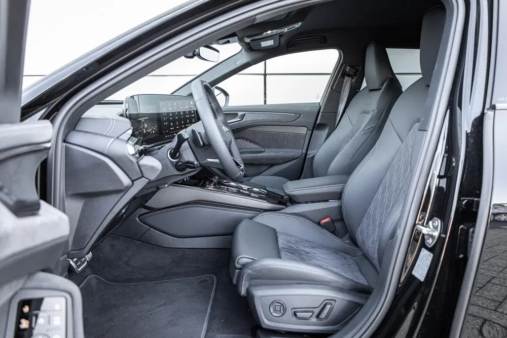 Audi A6 2.0 e-hybrid 367pk quattro S edition Compe uit 2026, foto 4