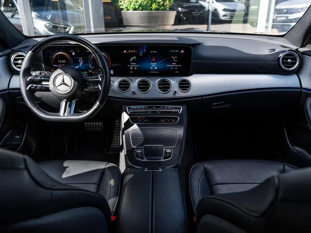 Mercedes-Benz E-Klasse Mercedes E-klasse Estate E200 AMG Line uit 2021, foto 10