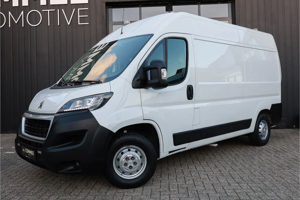 Peugeot Boxer 2.2 BlueHDi 140 L2H2 3.3t Inrichting I NAV uit 2021, foto 2