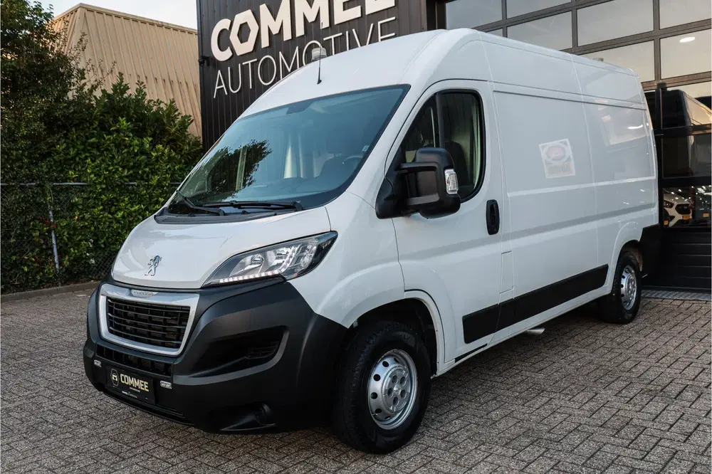 Peugeot Boxer 2.2 BlueHDi 140 L2H2 3.3t Inrichting I NAV uit 2021, foto 4