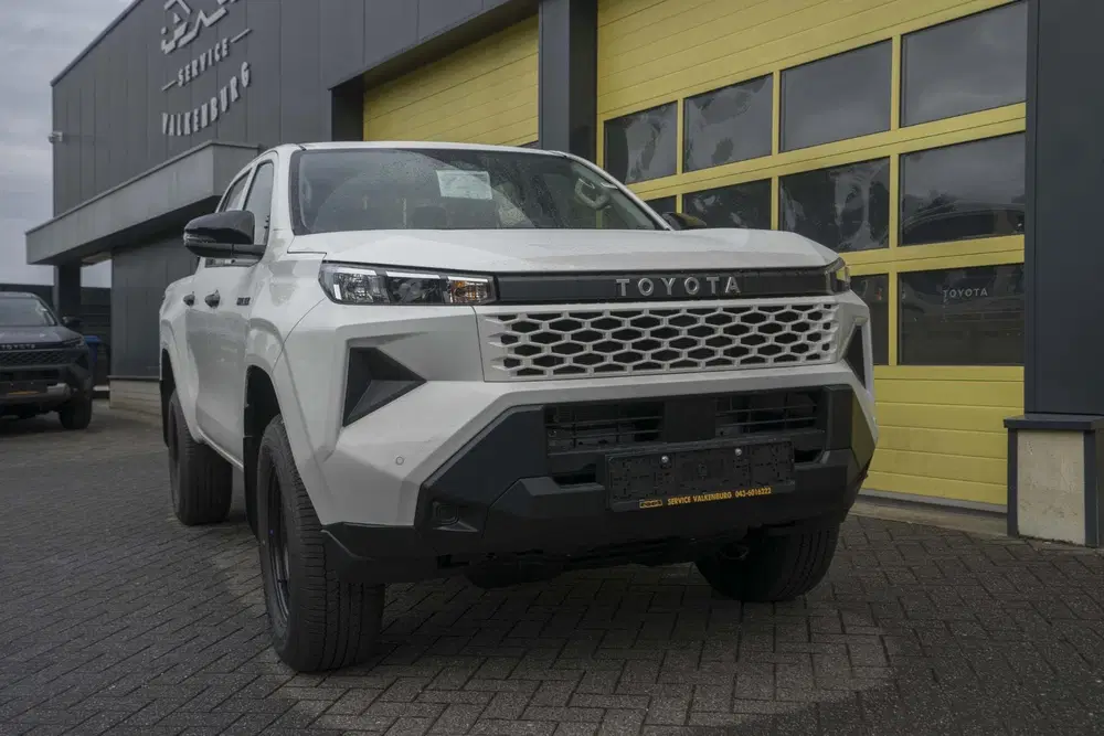 Toyota Hilux 2.8 D-4D MHEV Double Cab Auto 4WD Active uit 2026, foto 2