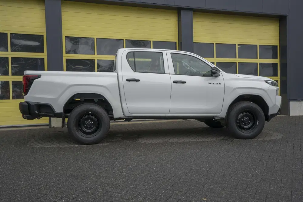 Toyota Hilux 2.8 D-4D MHEV Double Cab Auto 4WD Active uit 2026, foto 4