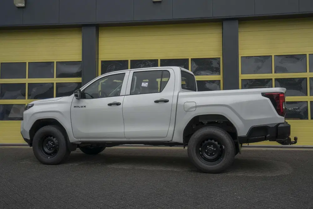 Toyota Hilux 2.8 D-4D MHEV Double Cab Auto 4WD Active uit 2026, foto 8