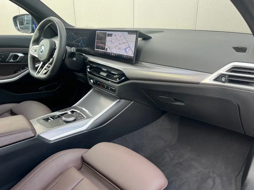 BMW 3-serie 3 Serie Touring 330e xDrive M-Sport Pano uit 2025, foto 10