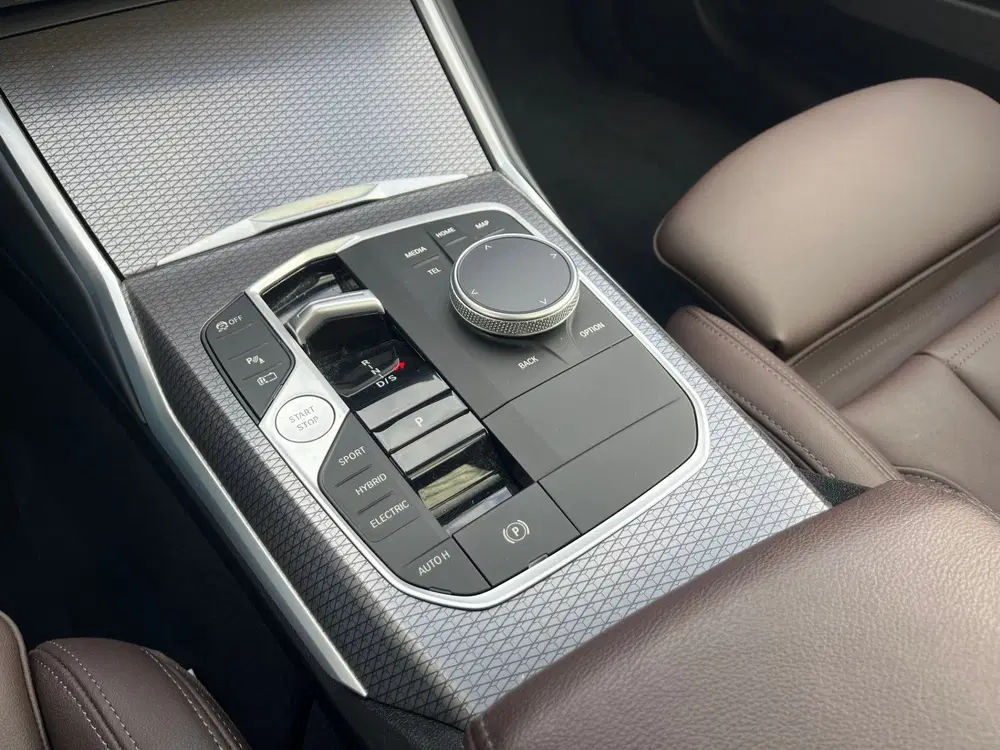 BMW 3-serie 3 Serie Touring 330e xDrive M-Sport Pano uit 2025, foto 15