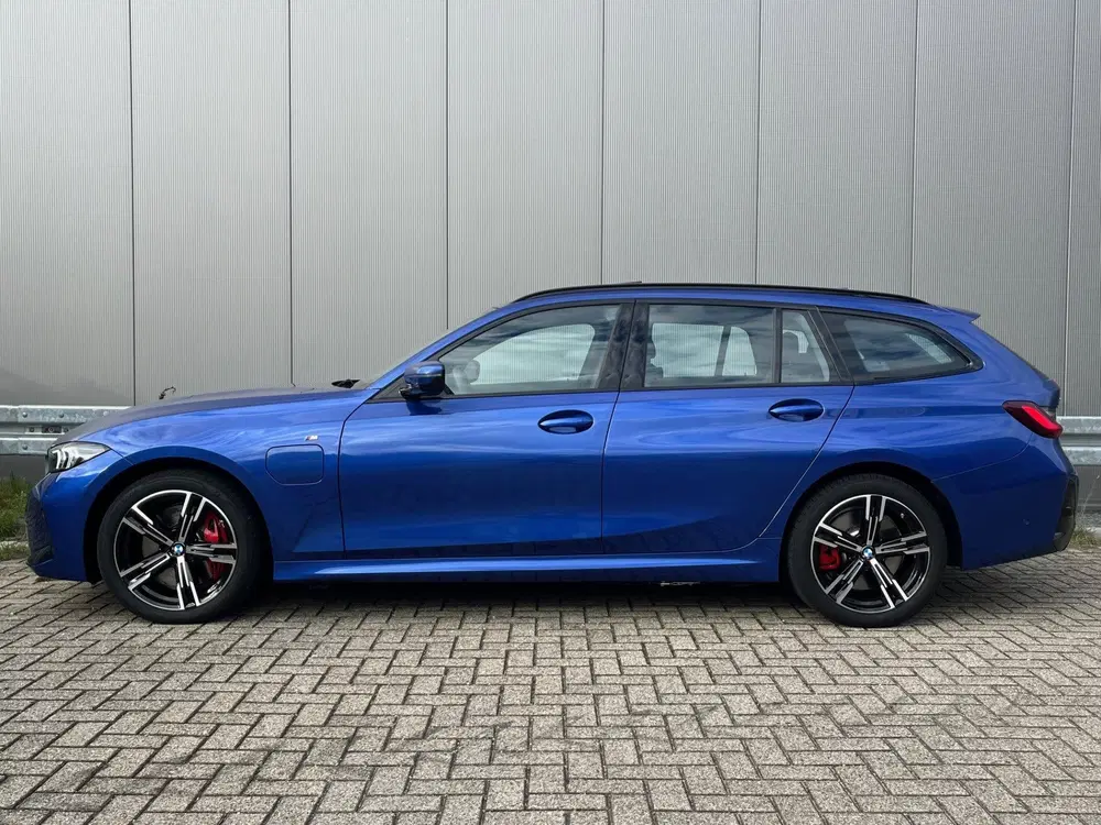 BMW 3-serie 3 Serie Touring 330e xDrive M-Sport Pano uit 2025, foto 2