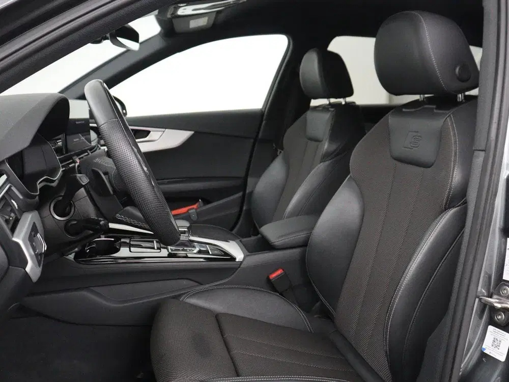 Audi A4 TFSI S edition Competition uit 2024, foto 6