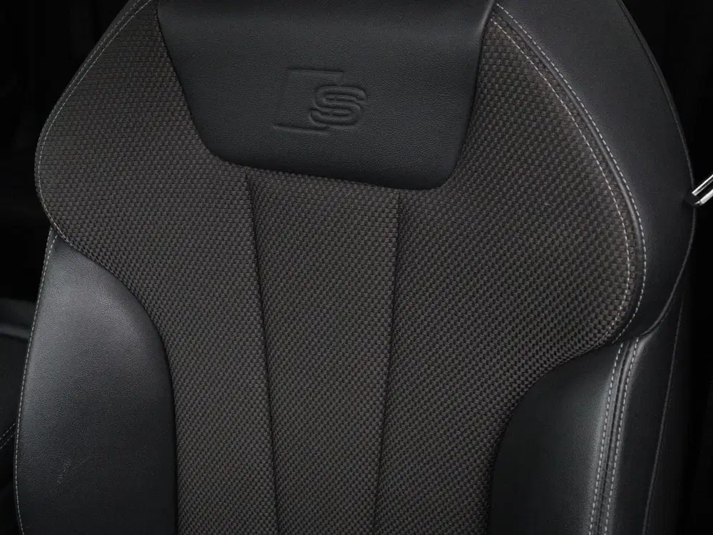 Audi A4 TFSI S edition Competition uit 2024, foto 8