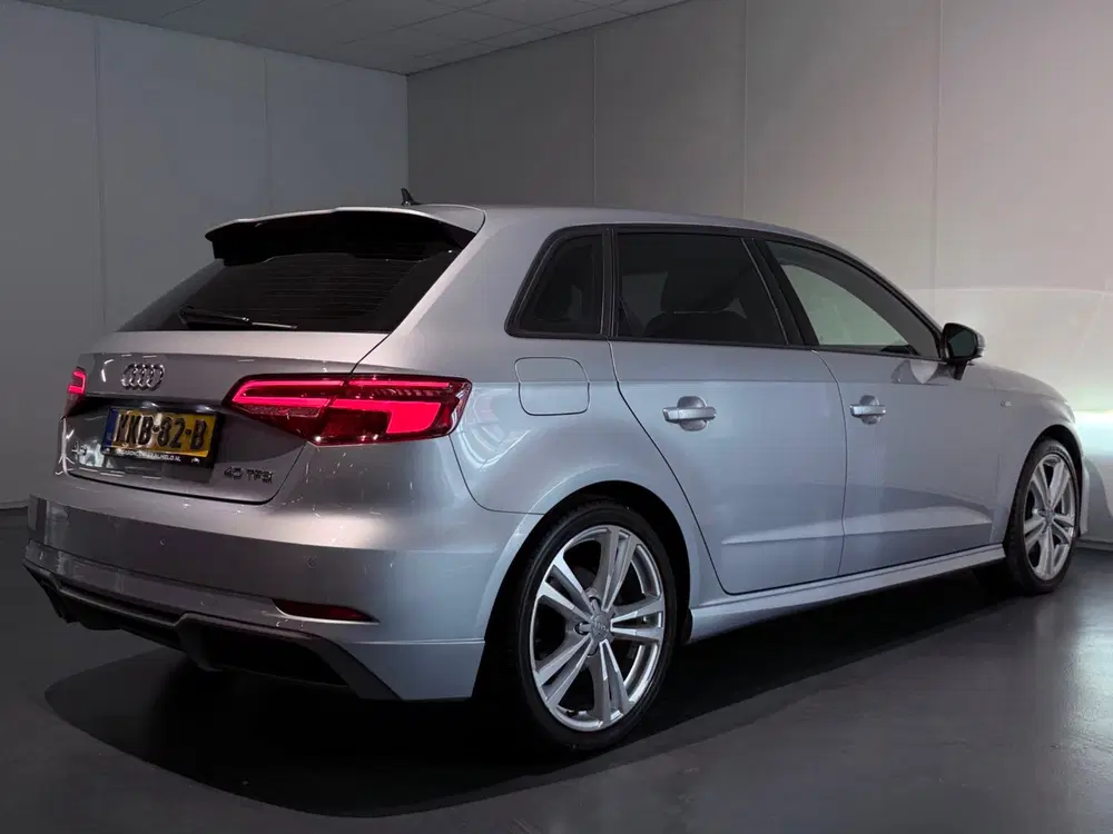 Audi A3 40 TFSI S-Tronic S-Line uit 2019, foto 3