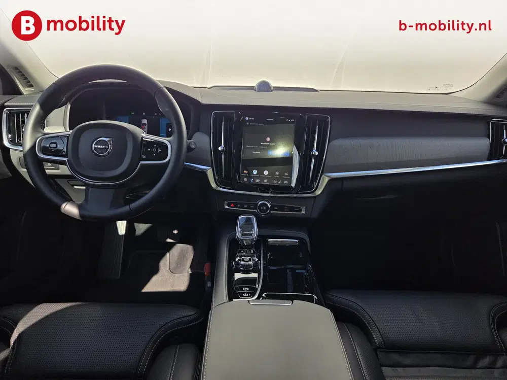 Volvo V90 2.0 T8 Plug-in hybrid AWD Ultra Dark Trekh uit 2025, foto 10