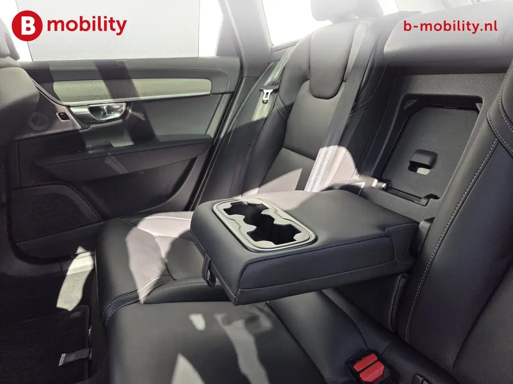 Volvo V90 2.0 T8 Plug-in hybrid AWD Ultra Dark Trekh uit 2025, foto 12