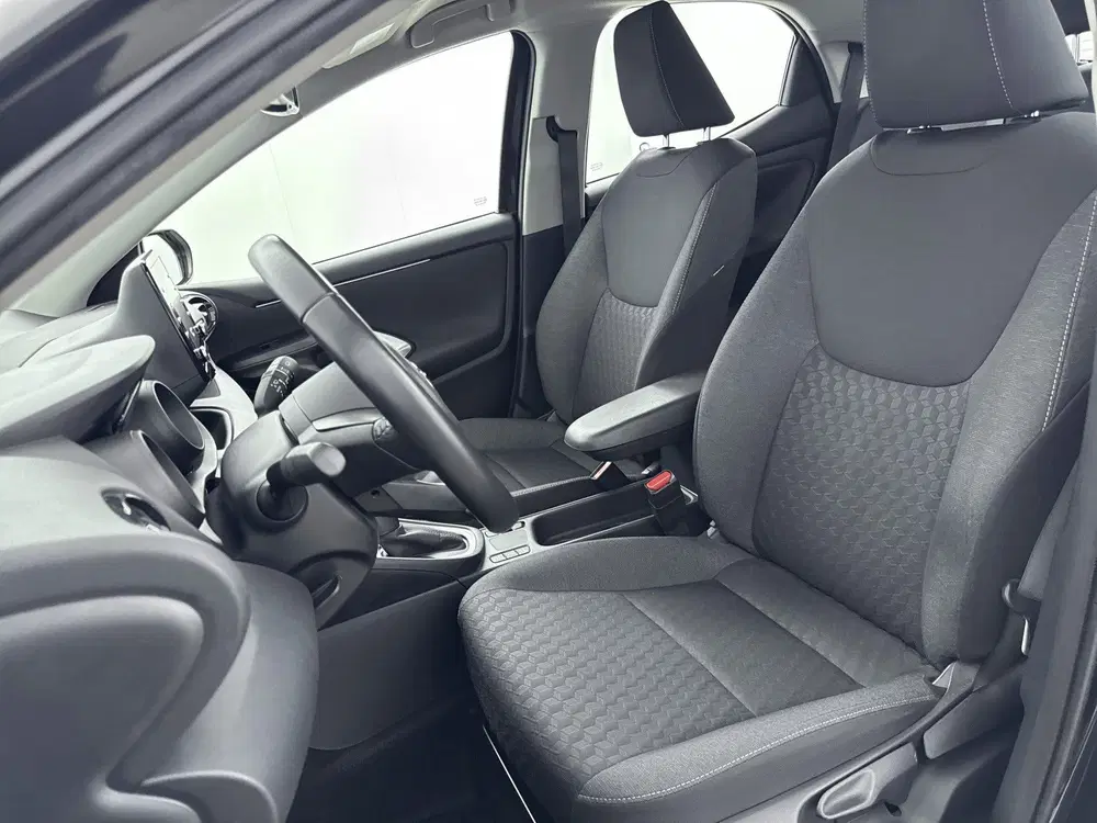 Toyota Yaris 1.5 Hybrid 115 First Edition uit 2023, foto 15