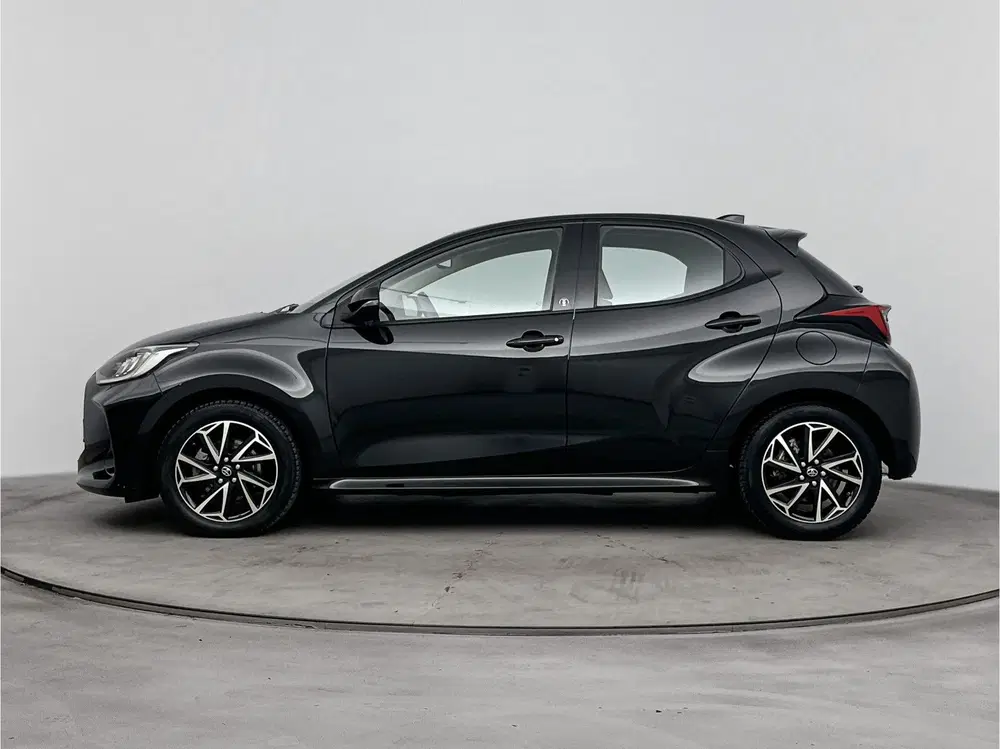 Toyota Yaris 1.5 Hybrid 115 First Edition uit 2023, foto 3