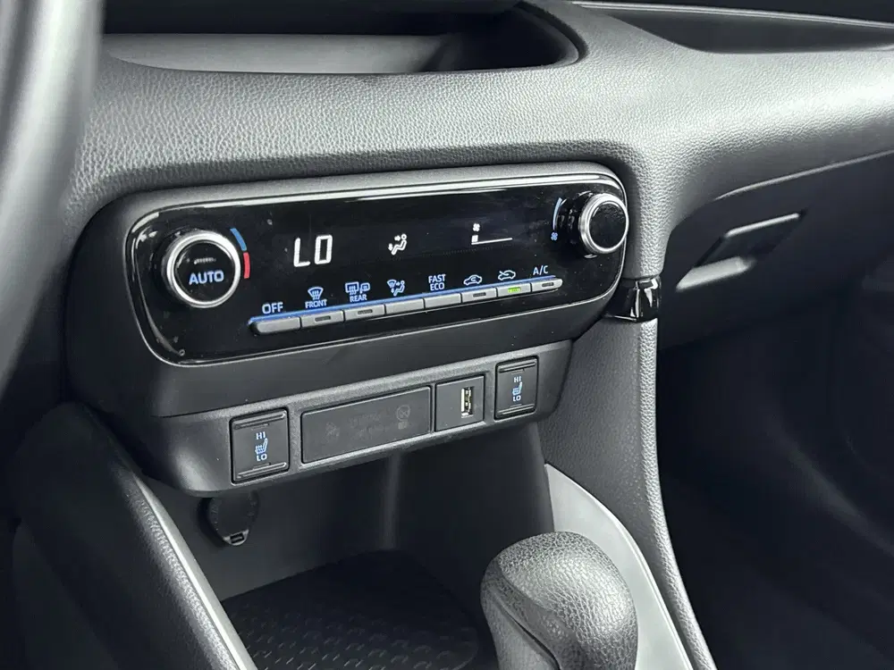 Toyota Yaris 1.5 Hybrid 115 First Edition uit 2023, foto 9