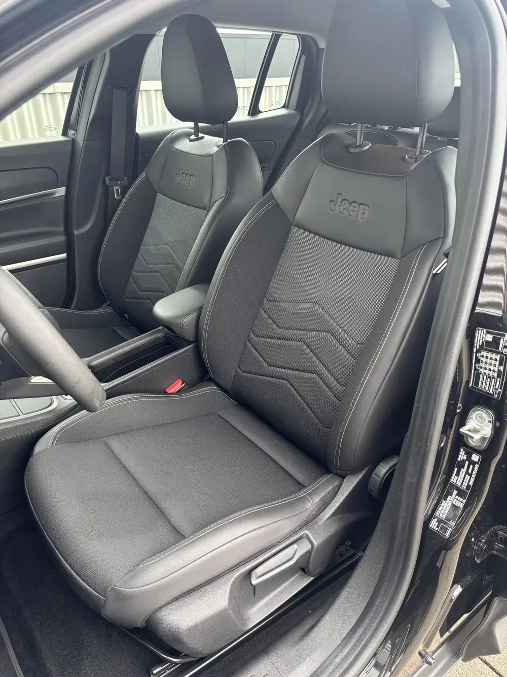 Jeep Avenger Altitude 54 kWh uit 2024, foto 10