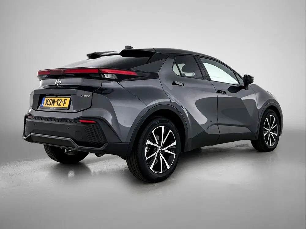 Toyota C-HR 1.8 Hybrid 140 First Edition uit 2024, foto 2