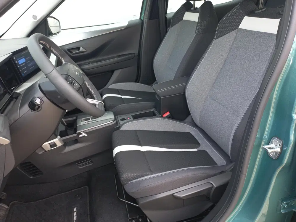 Opel Frontera 1.2T 145pk Hybride Automaat uit 2025, foto 13