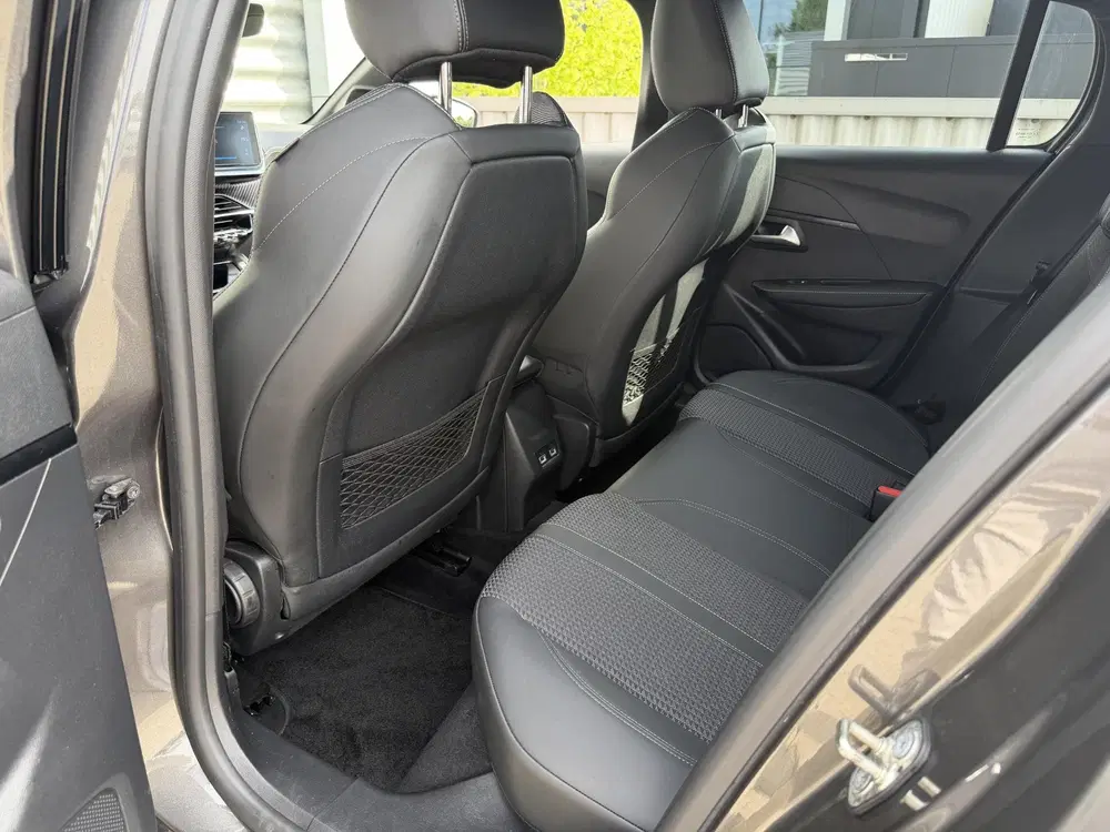 Peugeot 208 1.2 PureTech GT-Line uit 2021, foto 11