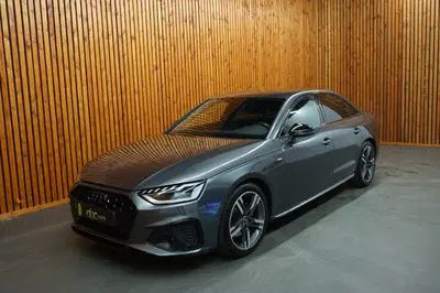 Audi A4 35 TFSI S EDITION Panoramadak Apple Carpla uit 2023