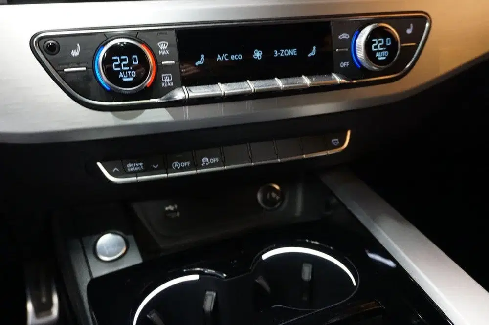 Audi A4 35 TFSI S EDITION Panoramadak Apple Carpla uit 2023, foto 15