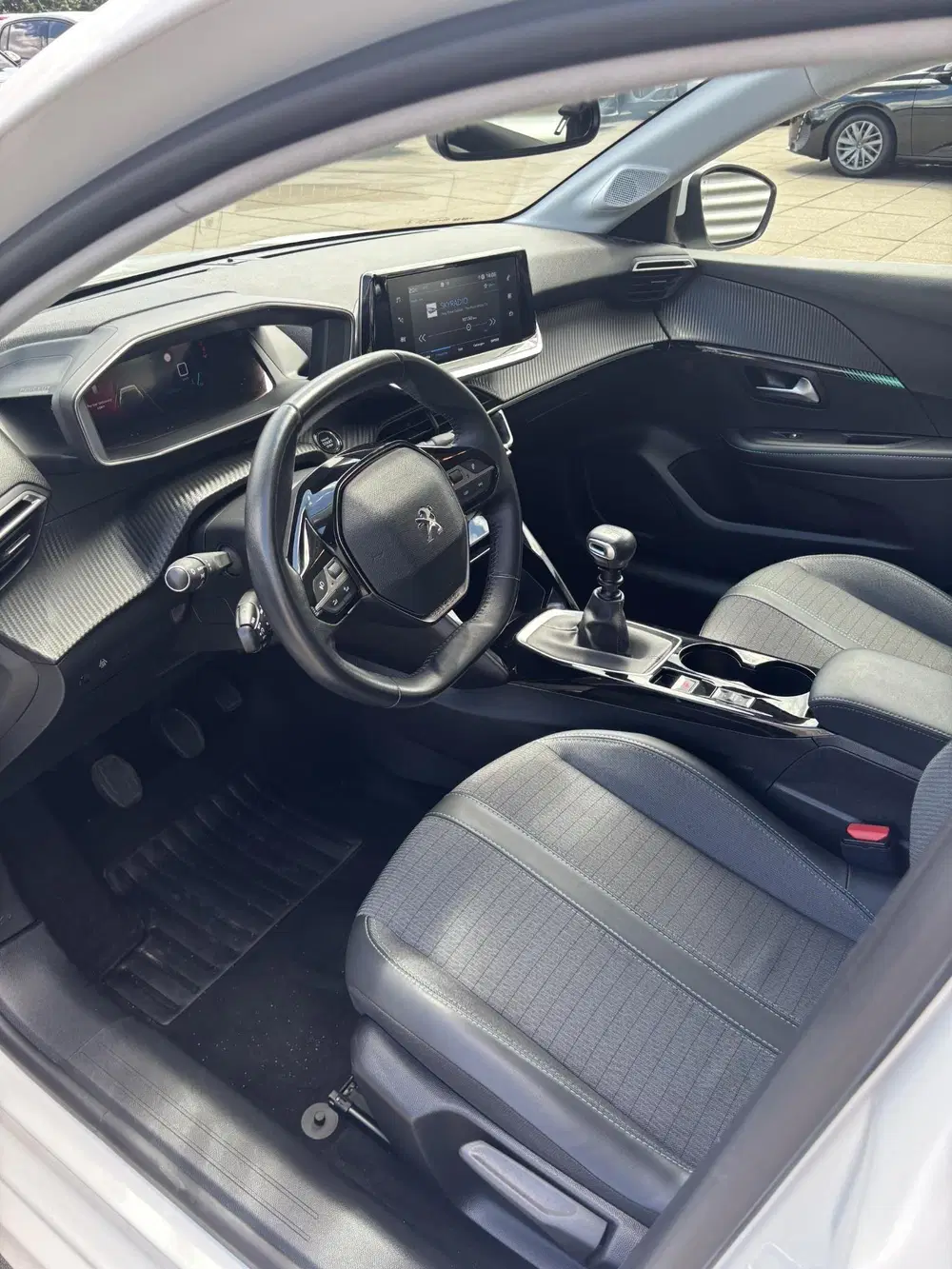 Peugeot 208 1.2 PureTech Allure 100 PK uit 2020, foto 10