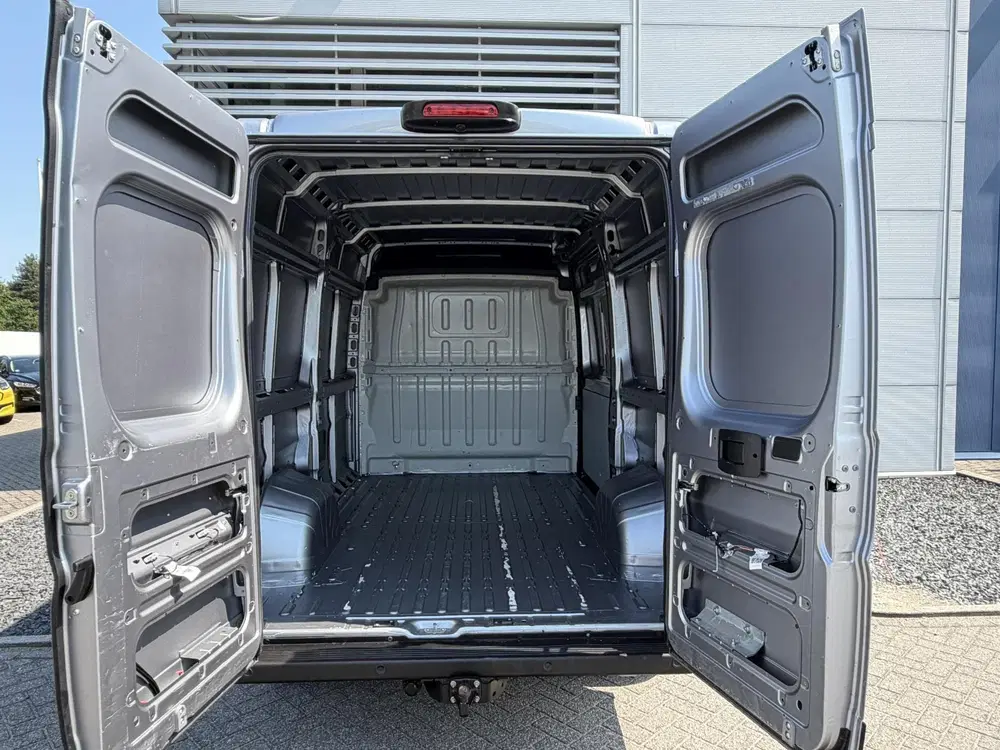 Peugeot Boxer 330 2.2 BlueHDi 140 L2H2 Premium uit 2021, foto 8