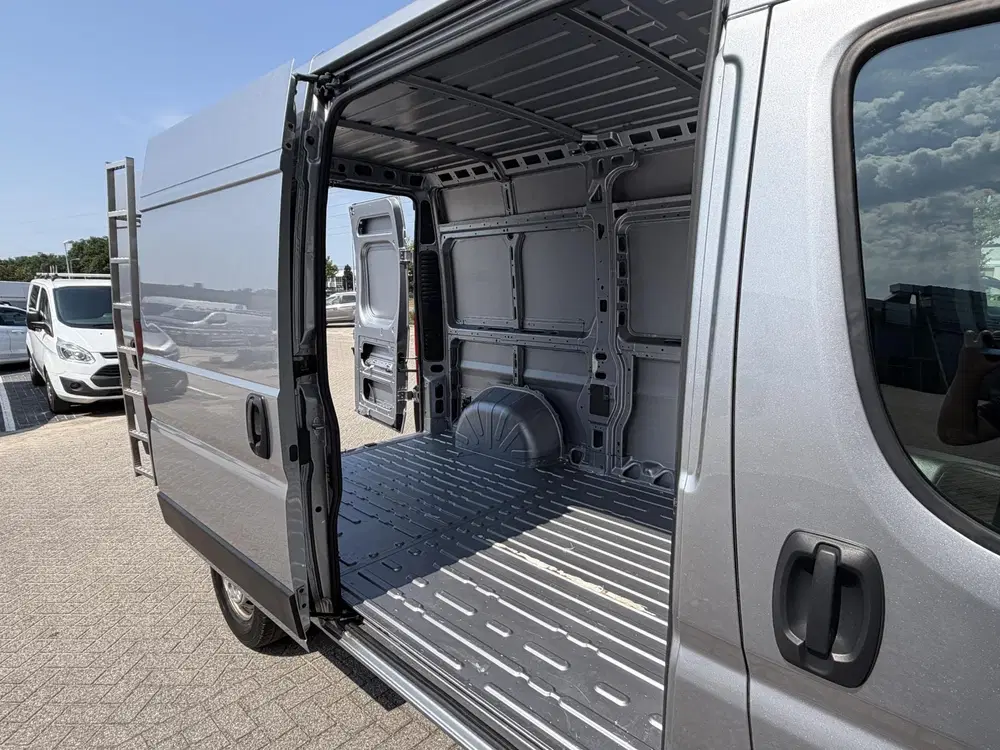 Peugeot Boxer 330 2.2 BlueHDi 140 L2H2 Premium uit 2021, foto 9