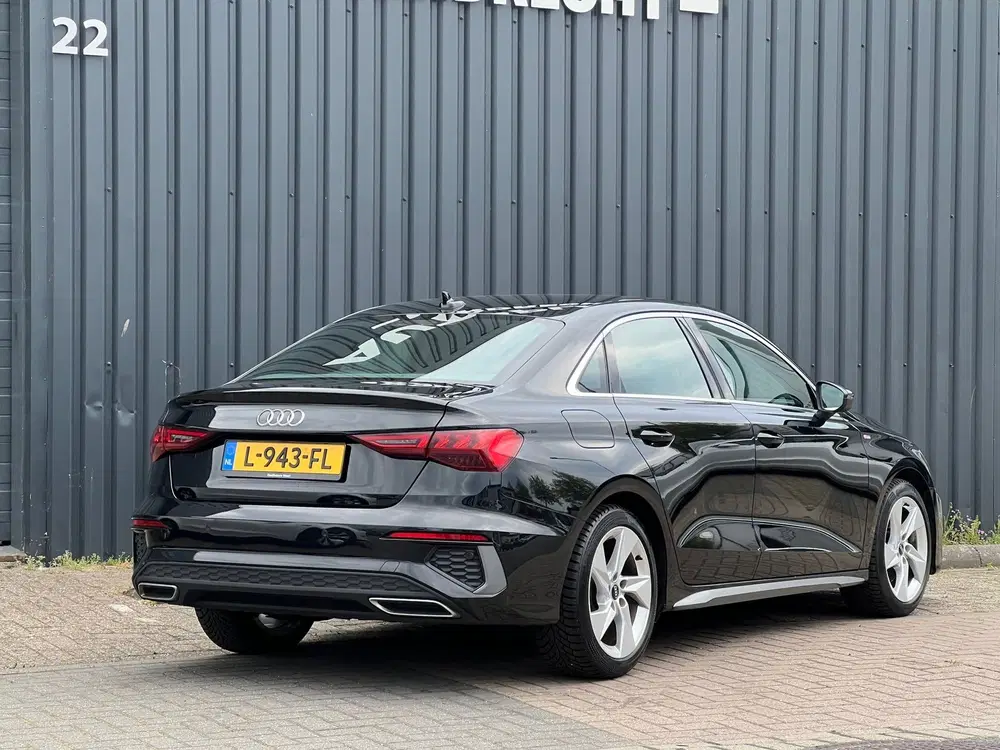 Audi A3 35 TFSI S-Line uit 2021, foto 2