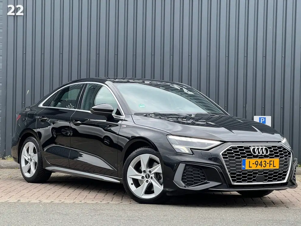 Audi A3 35 TFSI S-Line uit 2021, foto 4