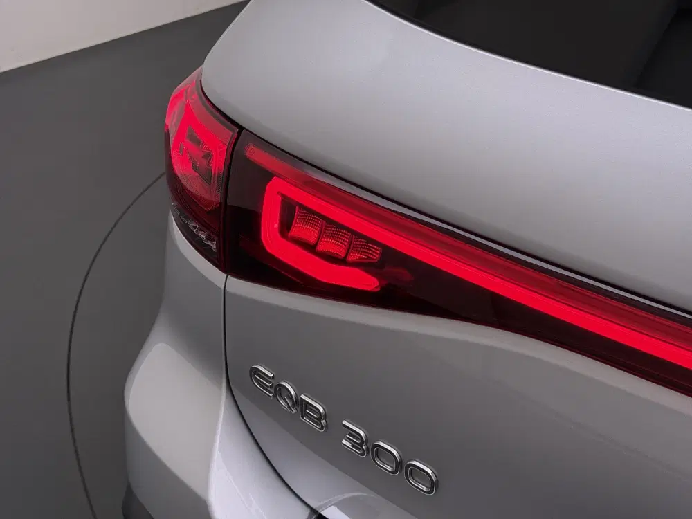 Mercedes-Benz EQB 300 4MATIC AMG Line 7p. 67 kWh SOH 98% uit 2023, foto 2