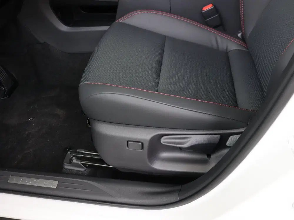 Lexus LBX Emotion + Advanced Pack uit 2026, foto 11