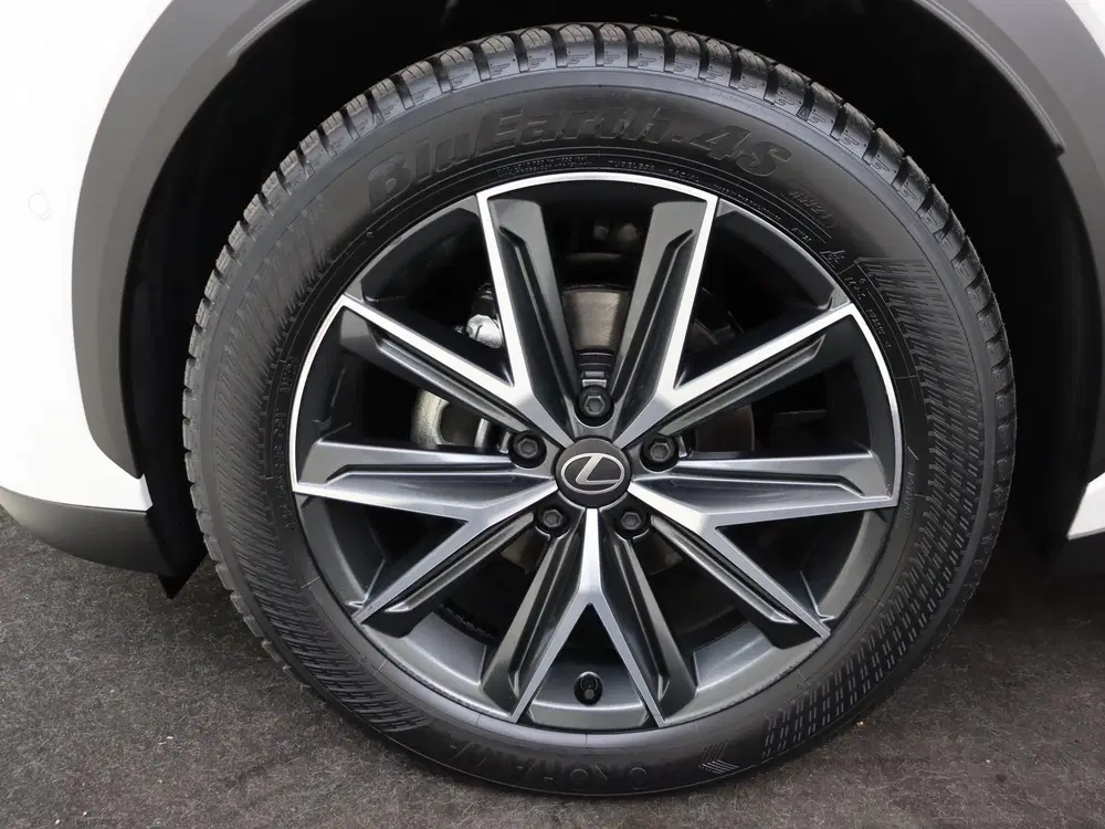 Lexus LBX Emotion + Advanced Pack uit 2026, foto 5