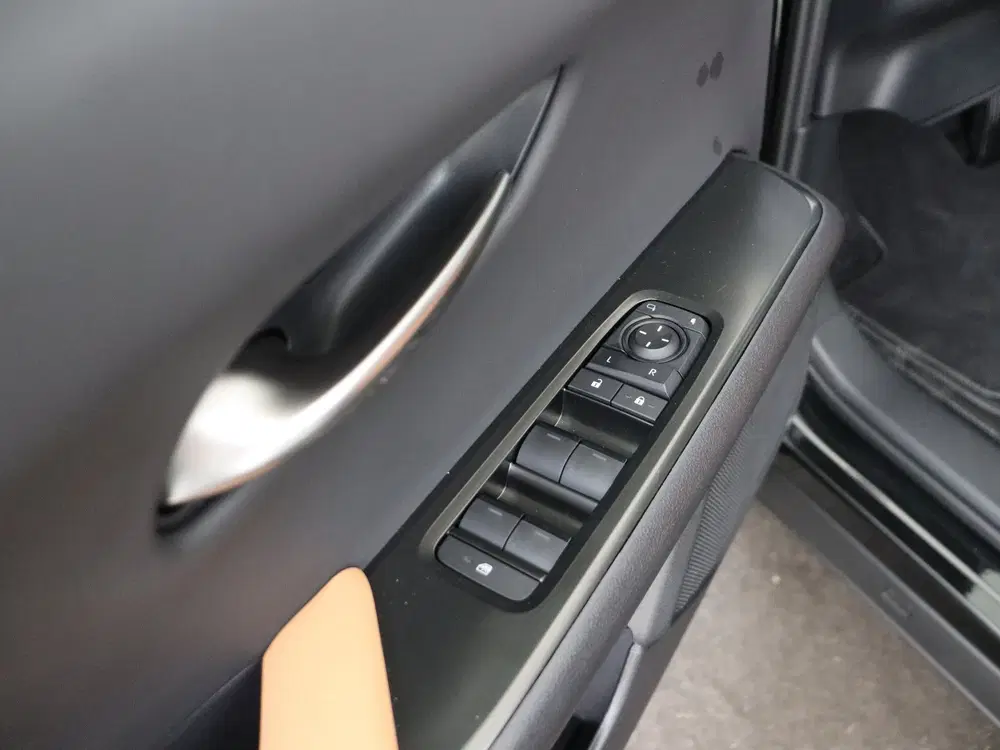 Lexus UX 300h Ultimate Edition uit 2026, foto 10