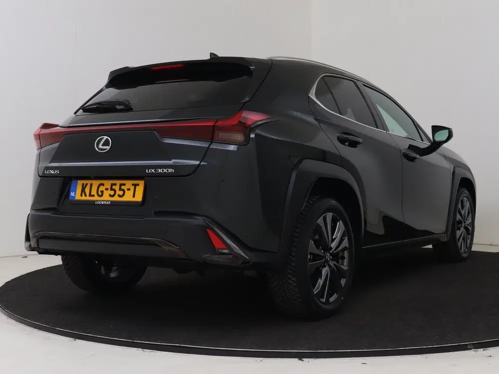 Lexus UX 300h Ultimate Edition uit 2026, foto 2