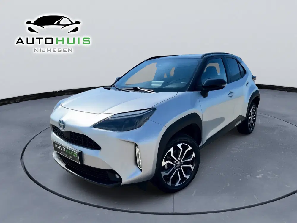 Toyota Yaris Cross 1.5 Hybrid Trend Bi-Tone Adventure Achter uit 2023