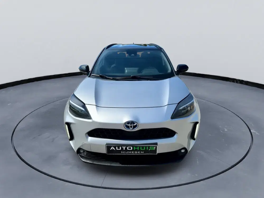 Toyota Yaris Cross 1.5 Hybrid Trend Bi-Tone Adventure Achter uit 2023, foto 10