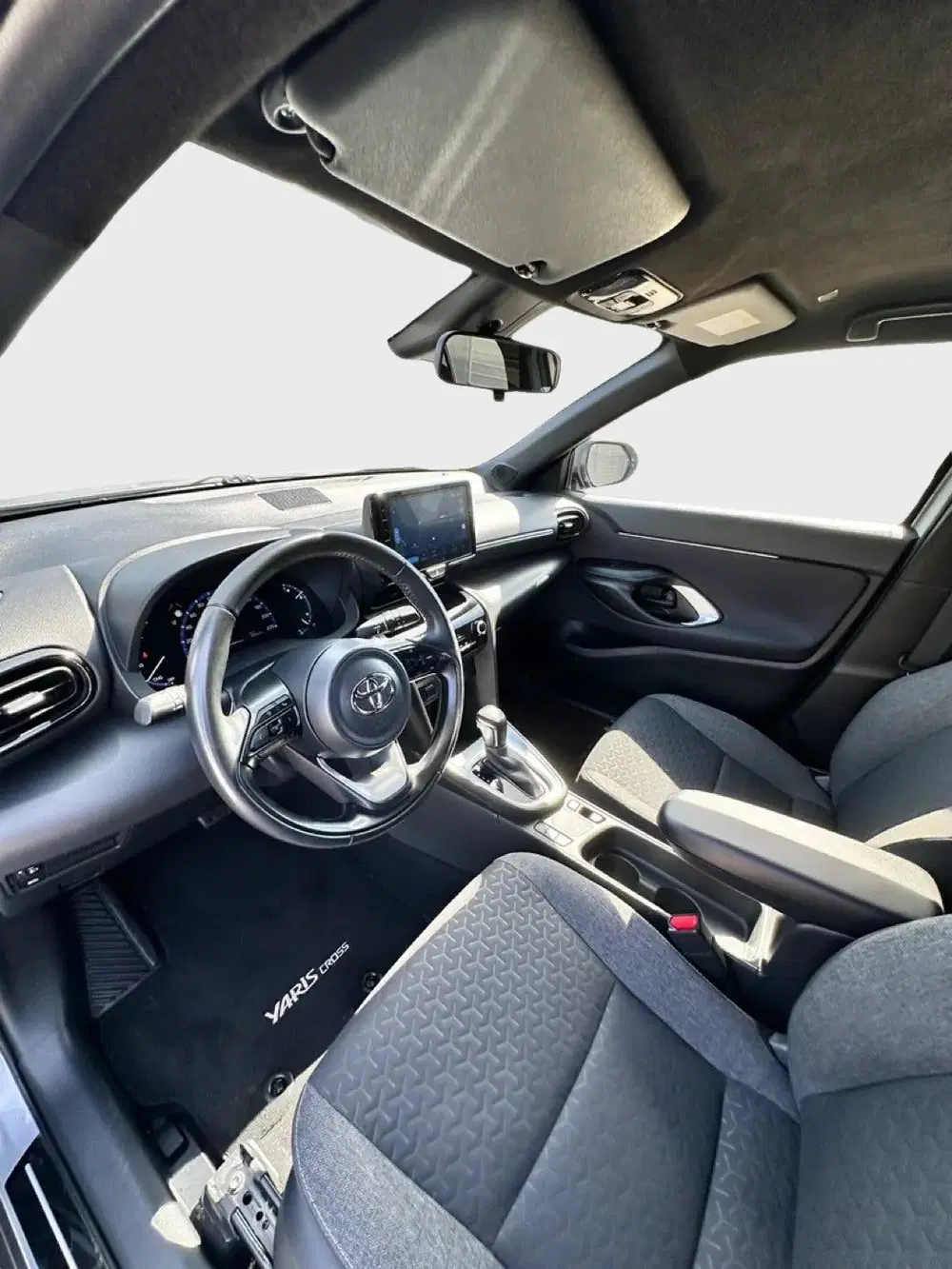 Toyota Yaris Cross 1.5 Hybrid Trend Bi-Tone Adventure Achter uit 2023, foto 13