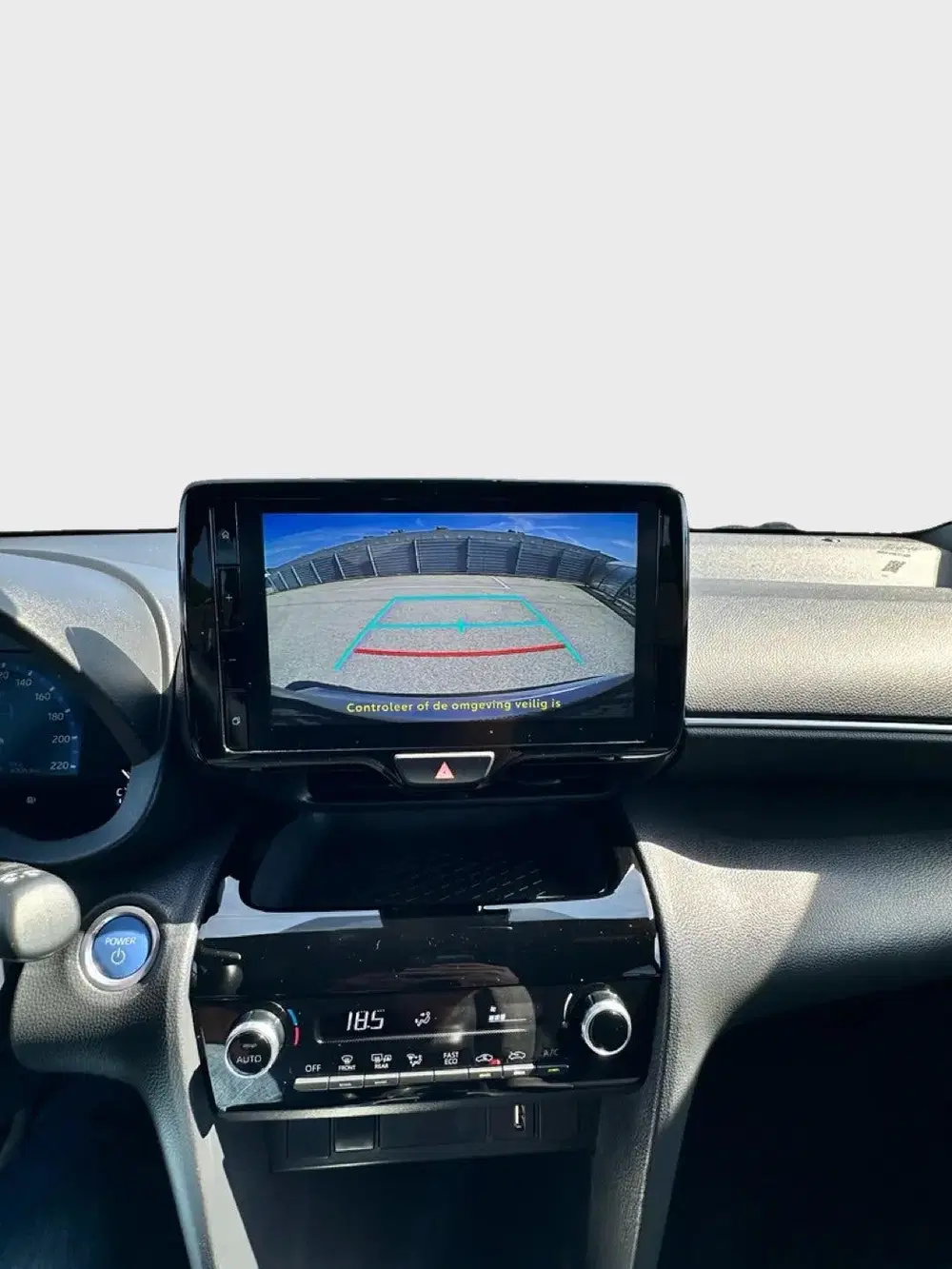 Toyota Yaris Cross 1.5 Hybrid Trend Bi-Tone Adventure Achter uit 2023, foto 15
