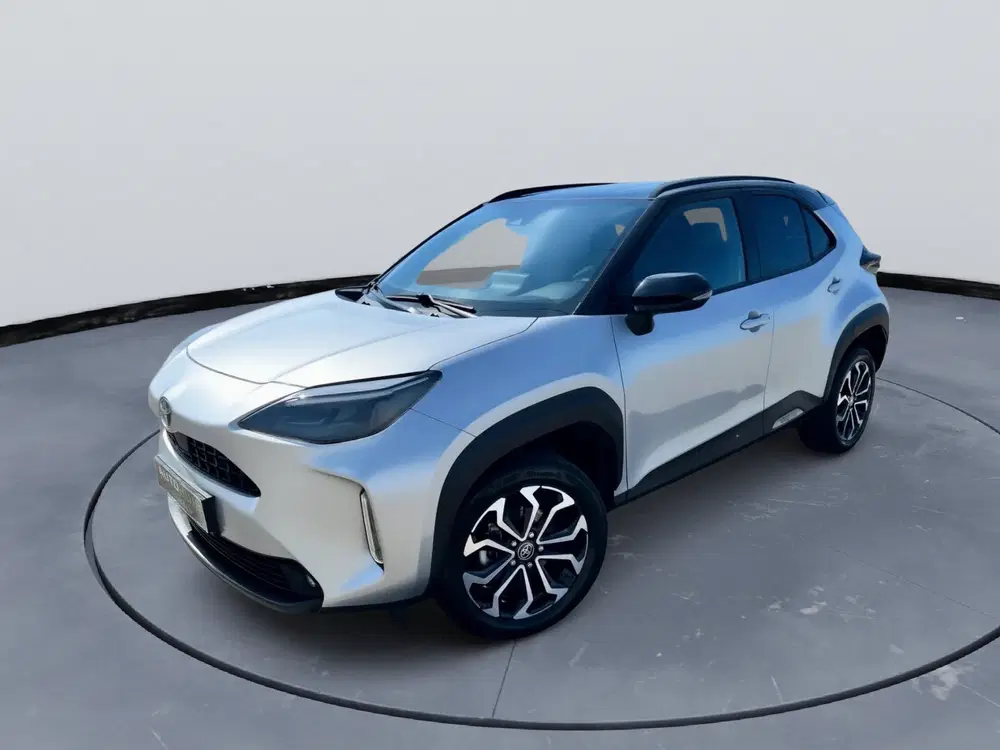 Toyota Yaris Cross 1.5 Hybrid Trend Bi-Tone Adventure Achter uit 2023, foto 2