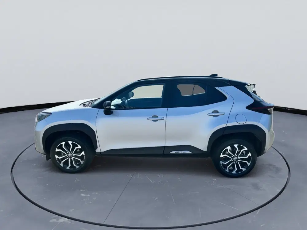 Toyota Yaris Cross 1.5 Hybrid Trend Bi-Tone Adventure Achter uit 2023, foto 4