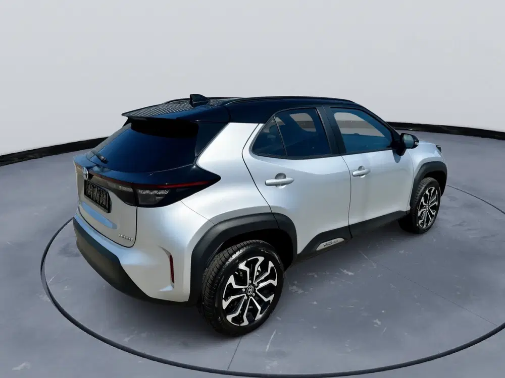 Toyota Yaris Cross 1.5 Hybrid Trend Bi-Tone Adventure Achter uit 2023, foto 7