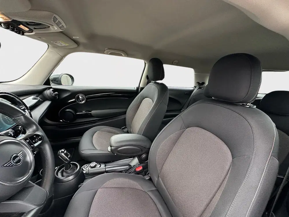 Mini Cooper 1.5 Cooper Essential Trim Automaat Stoelve uit 2023, foto 13