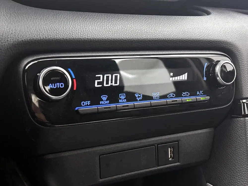 Toyota Yaris 1.5 Hybrid 115 First Edition uit 2022, foto 12