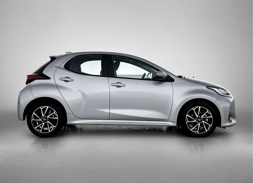 Toyota Yaris 1.5 Hybrid 115 First Edition uit 2022, foto 14