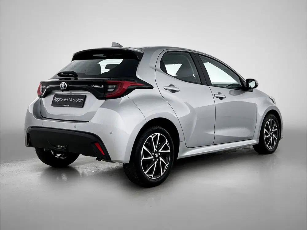 Toyota Yaris 1.5 Hybrid 115 First Edition uit 2022, foto 2