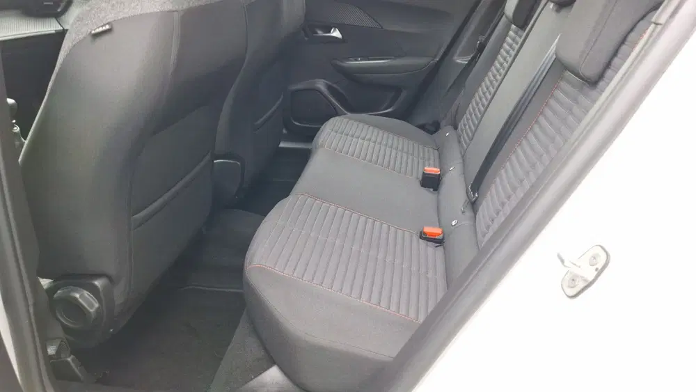 Peugeot 2008 1.2 PureTech Active uit 2021, foto 10