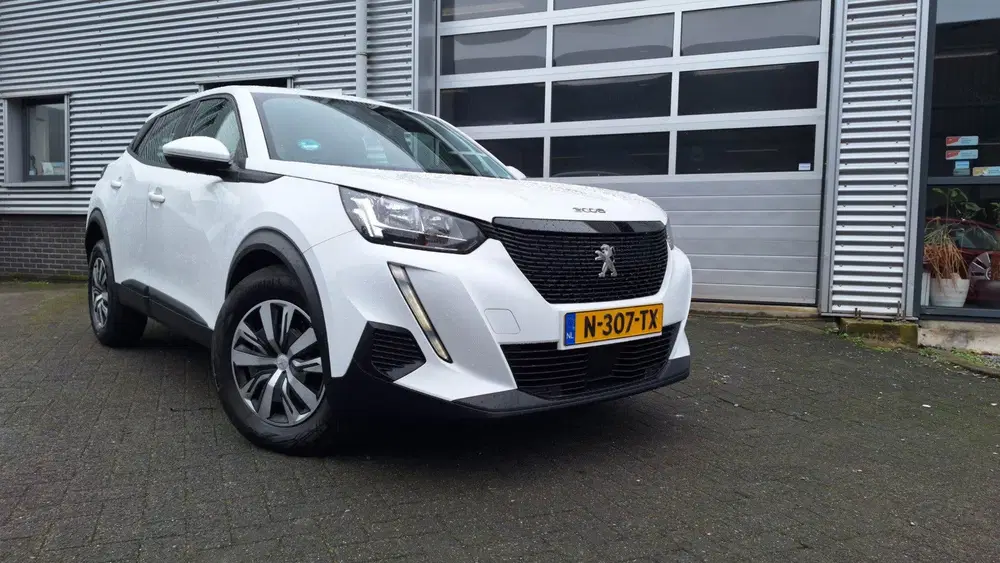 Peugeot 2008 1.2 PureTech Active uit 2021, foto 2