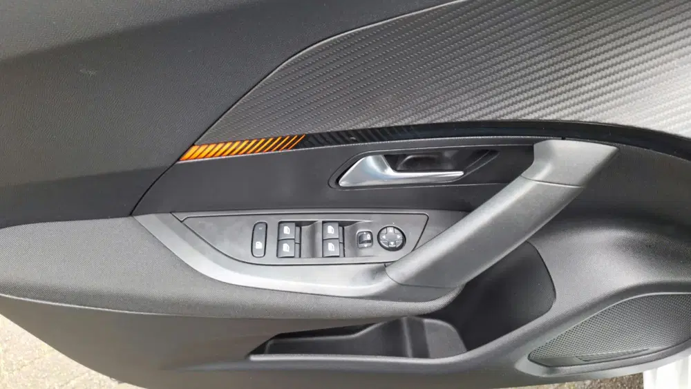 Peugeot 2008 1.2 PureTech Active uit 2021, foto 9