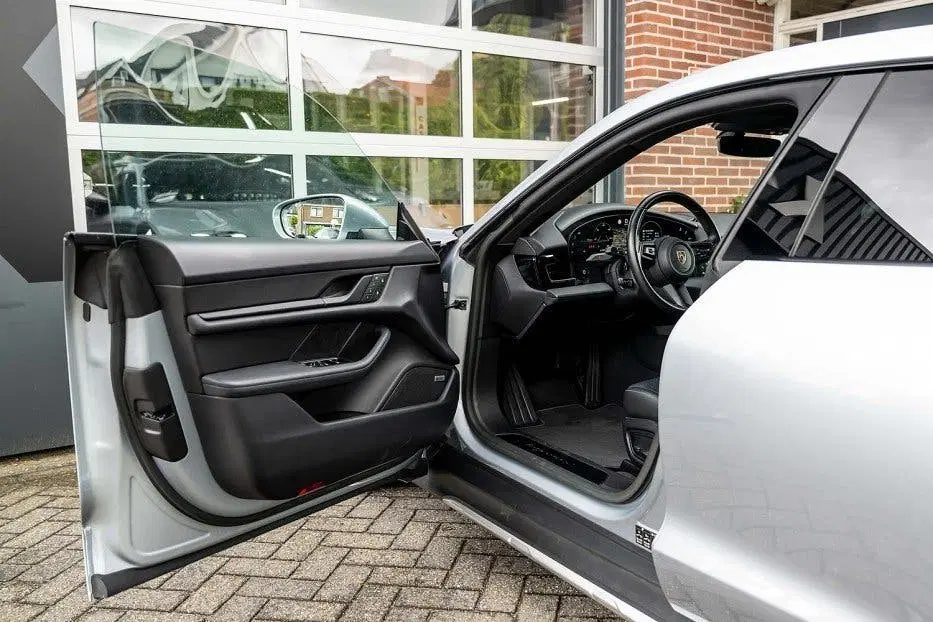 Porsche Taycan 4S 93 kWh uit 2022, foto 8