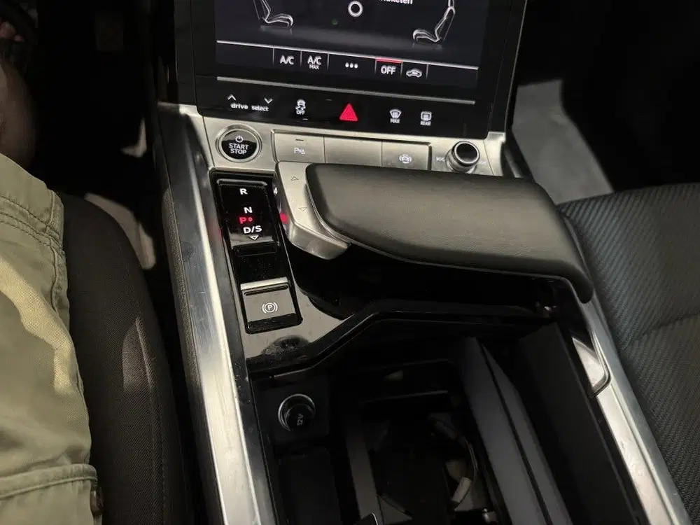 Audi e-tron 55 quattro Business edition 95 kWh uit 2021, foto 9